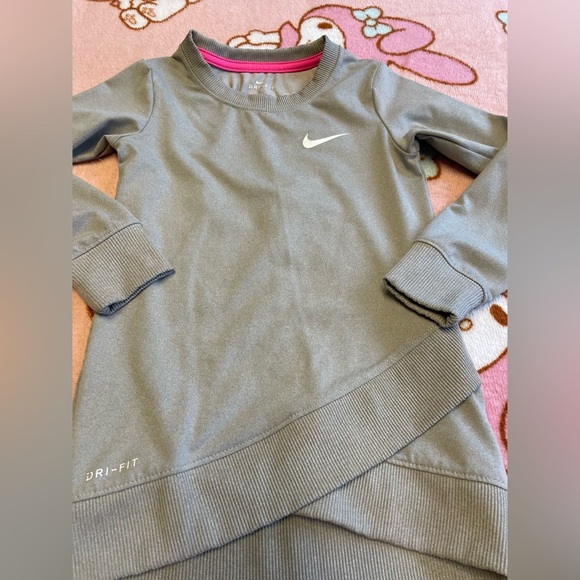 Nike - Picture 3 of 4